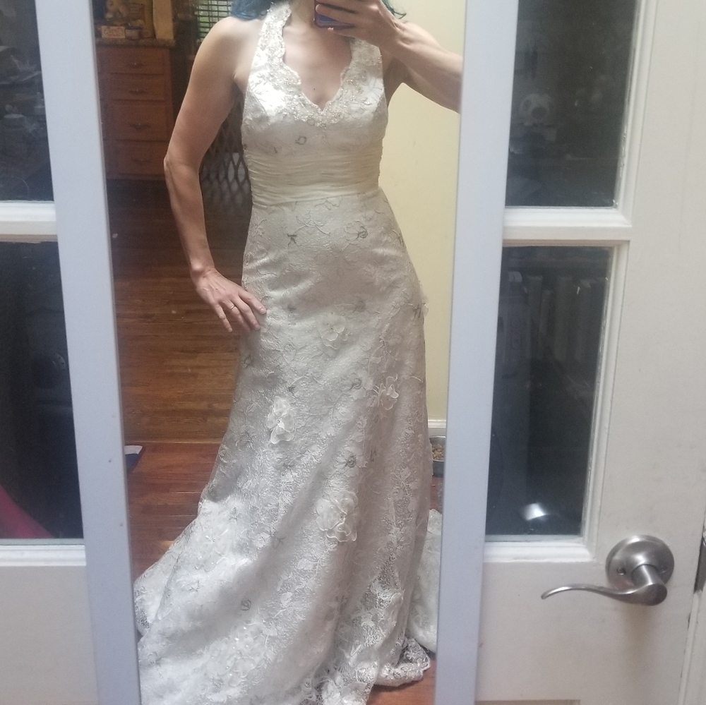 Stunning Halter Ivory Wedding Dress Brand new from sample sale size 2